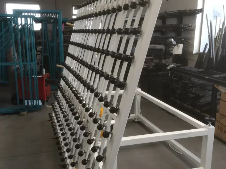 MANIPULAČNÍ STŮL NA LEPENÍ SKEL-Webp-optimized-2