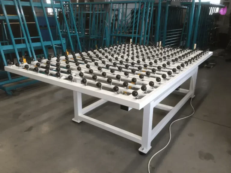 MANIPULAČNÍ STŮL NA LEPENÍ SKEL-Webp-optimized